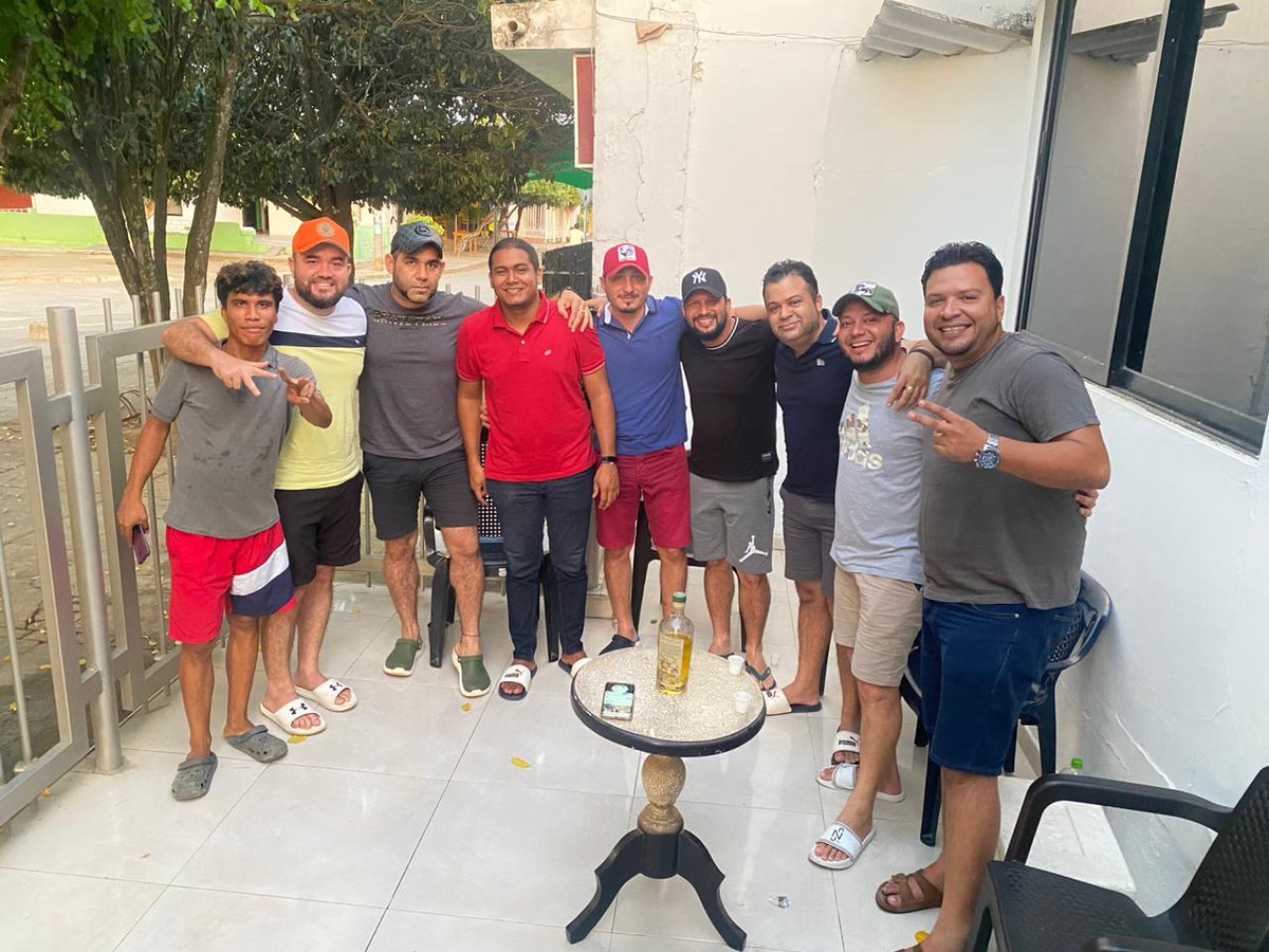 ilichjose's tweet photo. Un cumple más con los amigos hermanos 🤠🙏 https://t.co/CjFhwNekOC