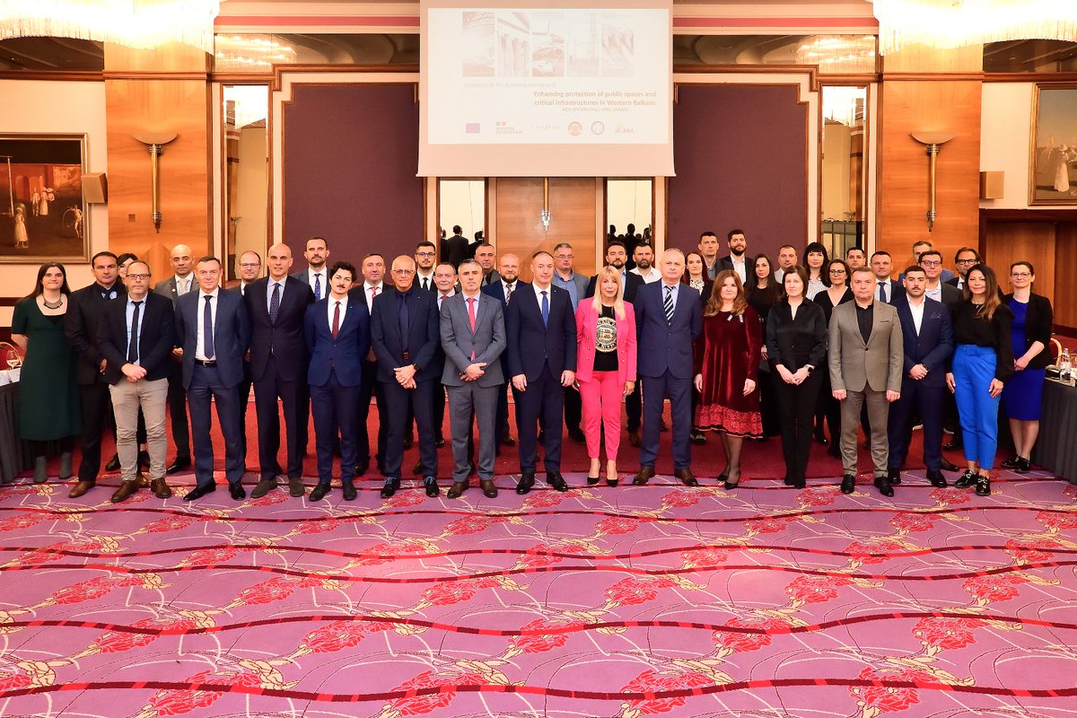 FranceenCroatie's tweet photo. Lancement ce jour à Zagreb du projet européen « Renforcement de la protection des #infrastructurescritiques en faveur des #Balkansoccidentaux », piloté par la 🇫🇷, en association avec 🇭🇷,🇬🇷 et 🇮🇹. #sécurité https://t.co/1Itc9X0MYw