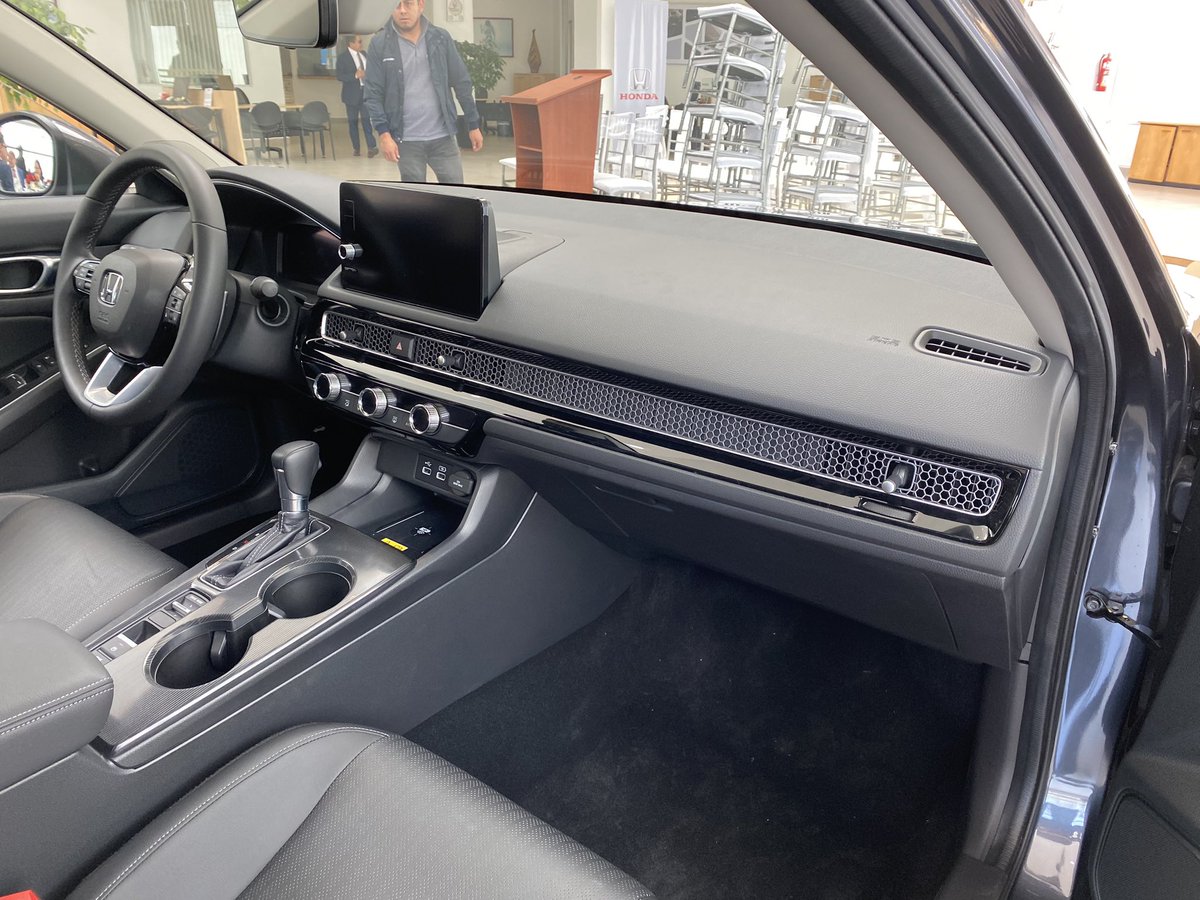 AutomagazineEc's tweet photo. AUTO Magazine con Recordmotor y Honda en Ecuador, en la presentación oficial del nuevo sedán Honda Civic 2.0 L Híbrido⚡️Pronto en https://t.co/cArjcaq4Fw ⬇️

#AutoMagazineEc #Honda #Ecuador #Recordmotor #HondaCivic @Honda @recordmotor @HondaMexico @HondaESauto @HondaAero #Autos https://t.co/3QO9z6czVg
