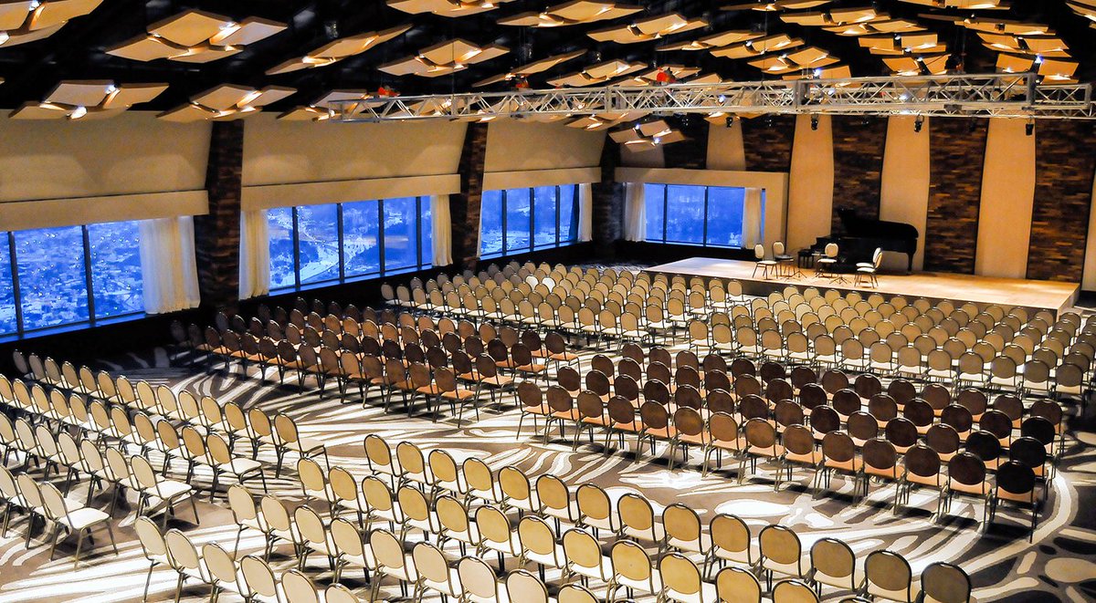 ArakurUshuaia's tweet photo. Contamos con un área de 1.300 m2 para #eventos sociales y corporativos. El Salón Magallanes, fue diseñado para adaptarse a cualquier tipo de requerimiento. El mismo tiene vistas hacia la bahía de #Ushuaia, al Canal Beagle y la ciudad. #corporateevents #Arakur https://t.co/S8uOg26Yzf