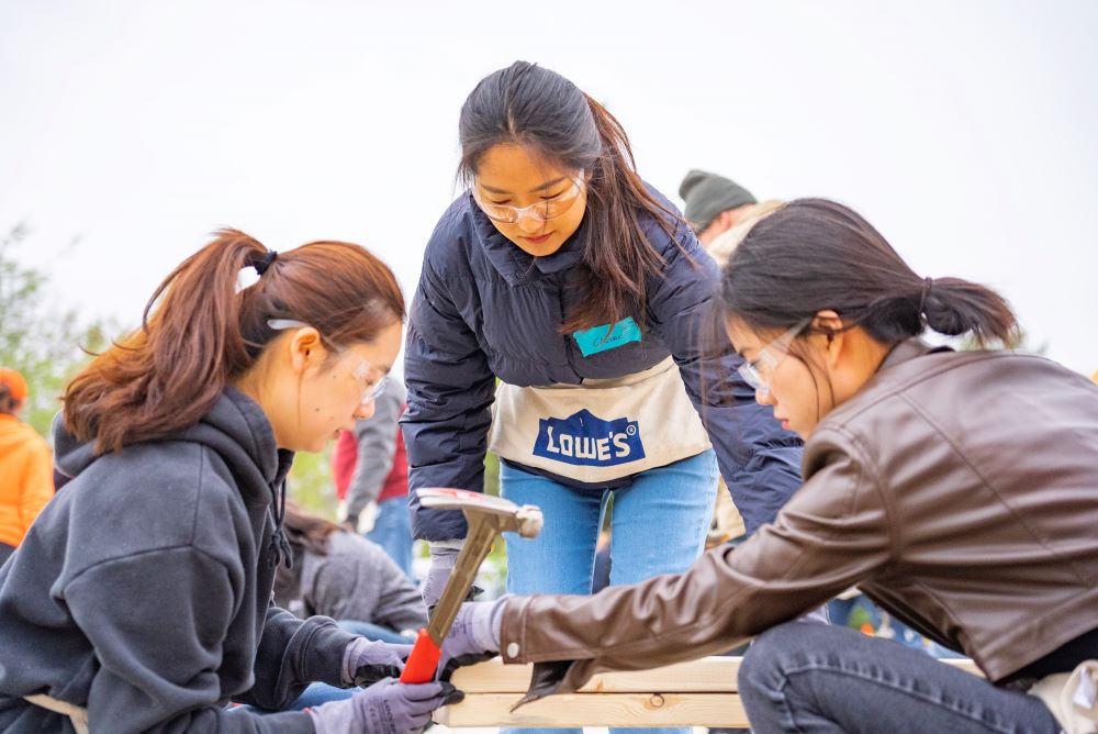 FHLBankIndy's tweet photo. Supporting affordable housing is what we do, and that includes groups like @IndyHabitat. Yesterday, Bank staff gathered for a panel build to benefit a local resident. All the panels needed for a 3-bed, 2-bath 1,400 sq. ft. home for city’s Riverside neighborhood. #OneBankOneTeam https://t.co/XwEX4ggOFj