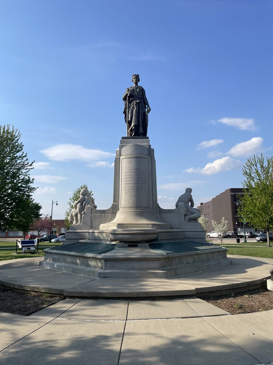 BeaconCCO's tweet photo. Loved visiting @ictrueblue and participating in @IACAC first ever pre-conference session for new(er) counselors. Fantastic hospitality on a beautiful campus and thoughtful, intentional programming. https://t.co/gYhrN0pmHo