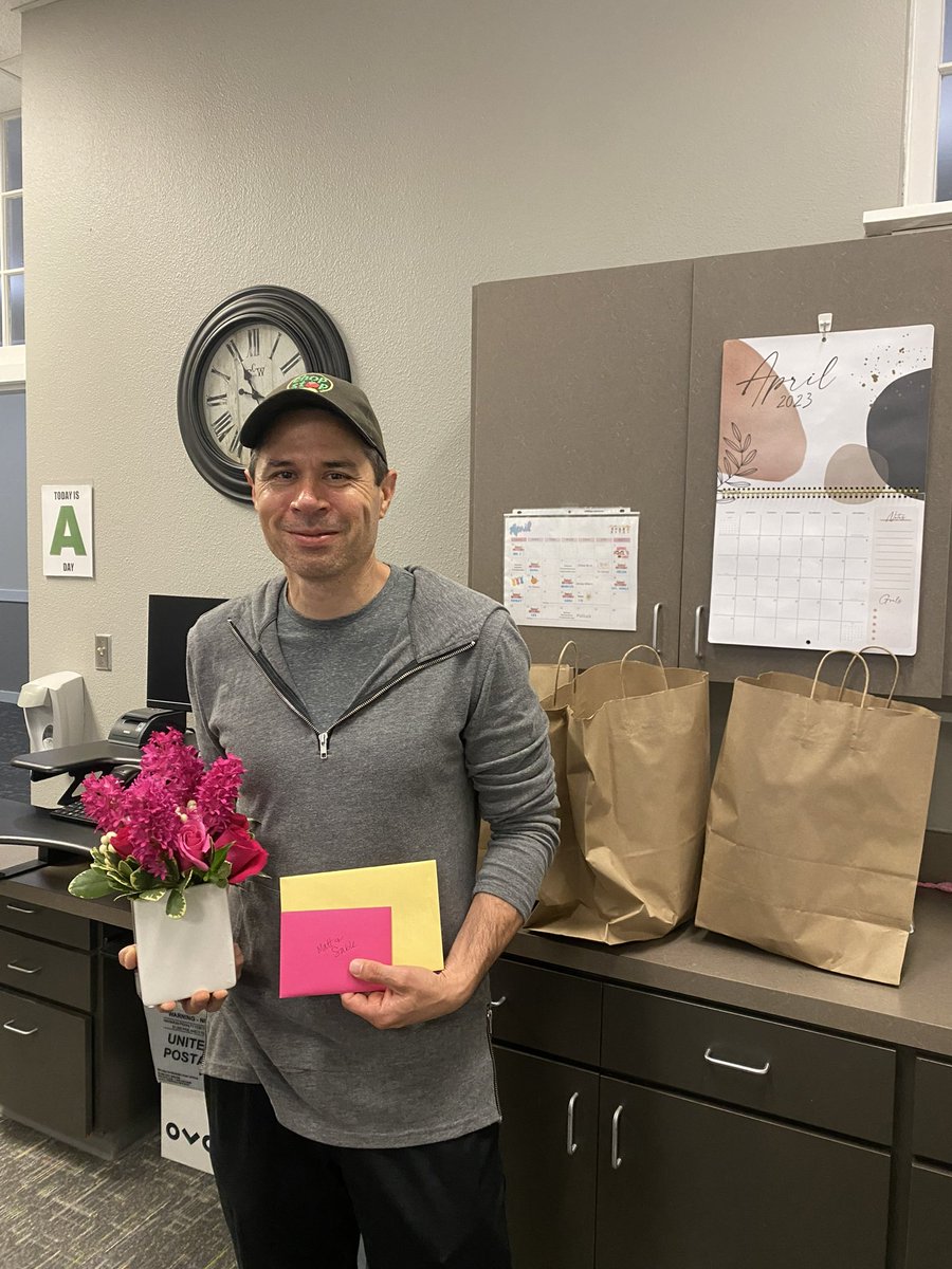 soc_fisd's tweet photo. A little @ChopStop always does the body good! This community partner has really taken care of the SOC staff this year. We are appreciative and very grateful. Thanks so much Matt and Sable. @ChopStop
#TheSOC #GoodVibesOnly #MrMoSmiles https://t.co/MUBXCYbPkb