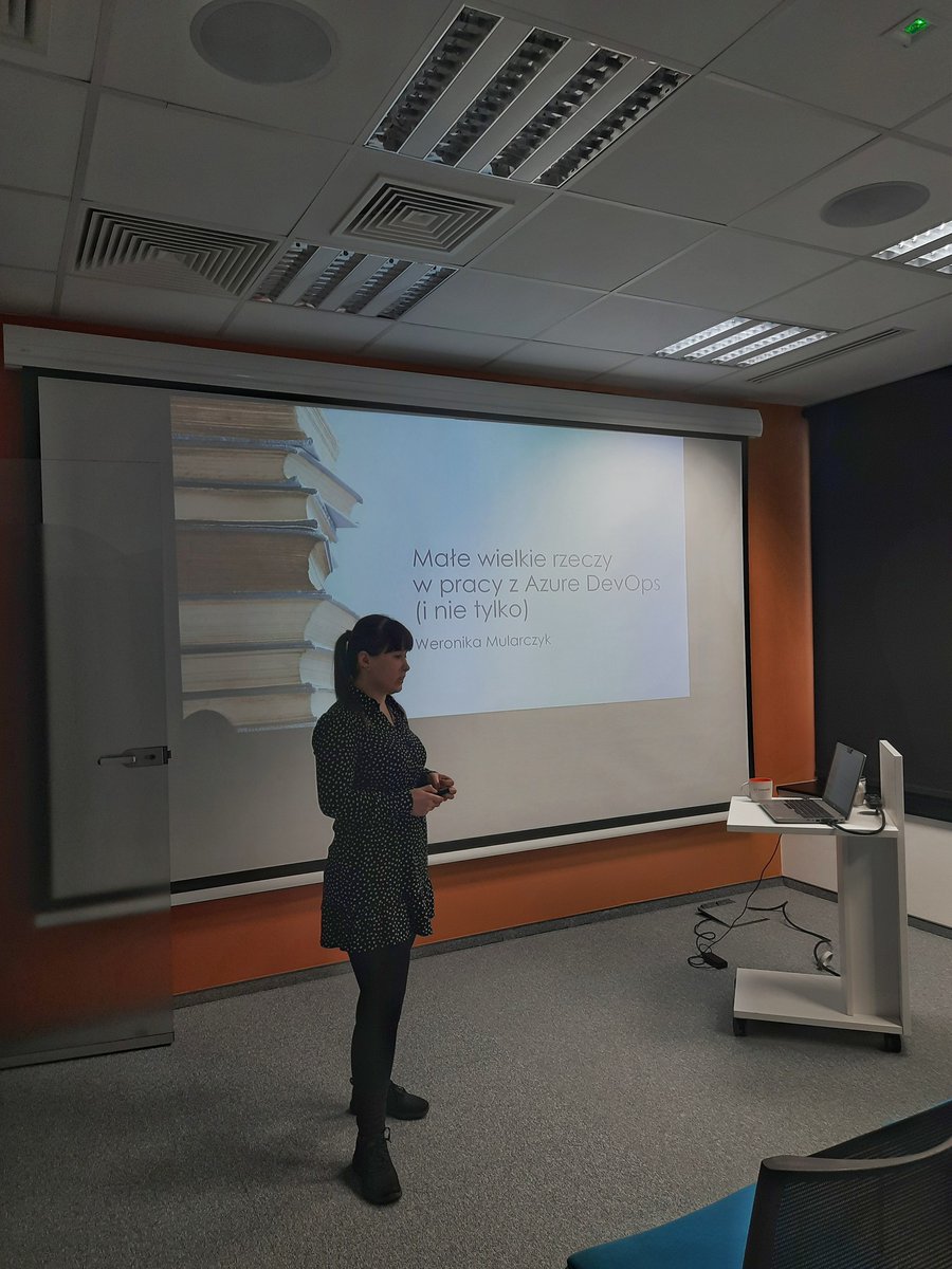 _programmergirl's tweet image. Wczoraj na @wrocnet odbyła się moja ostatnia w najbliższym czasie prelekcja na żywo - dziękuję bardzo za obecność, rozmowy w kuluarach i dodatkowe pytania :)

Dla tych #online przesyłam link do wcześniejszego nagrania prelekcji youtube.com/watch?v=XZOCa4…