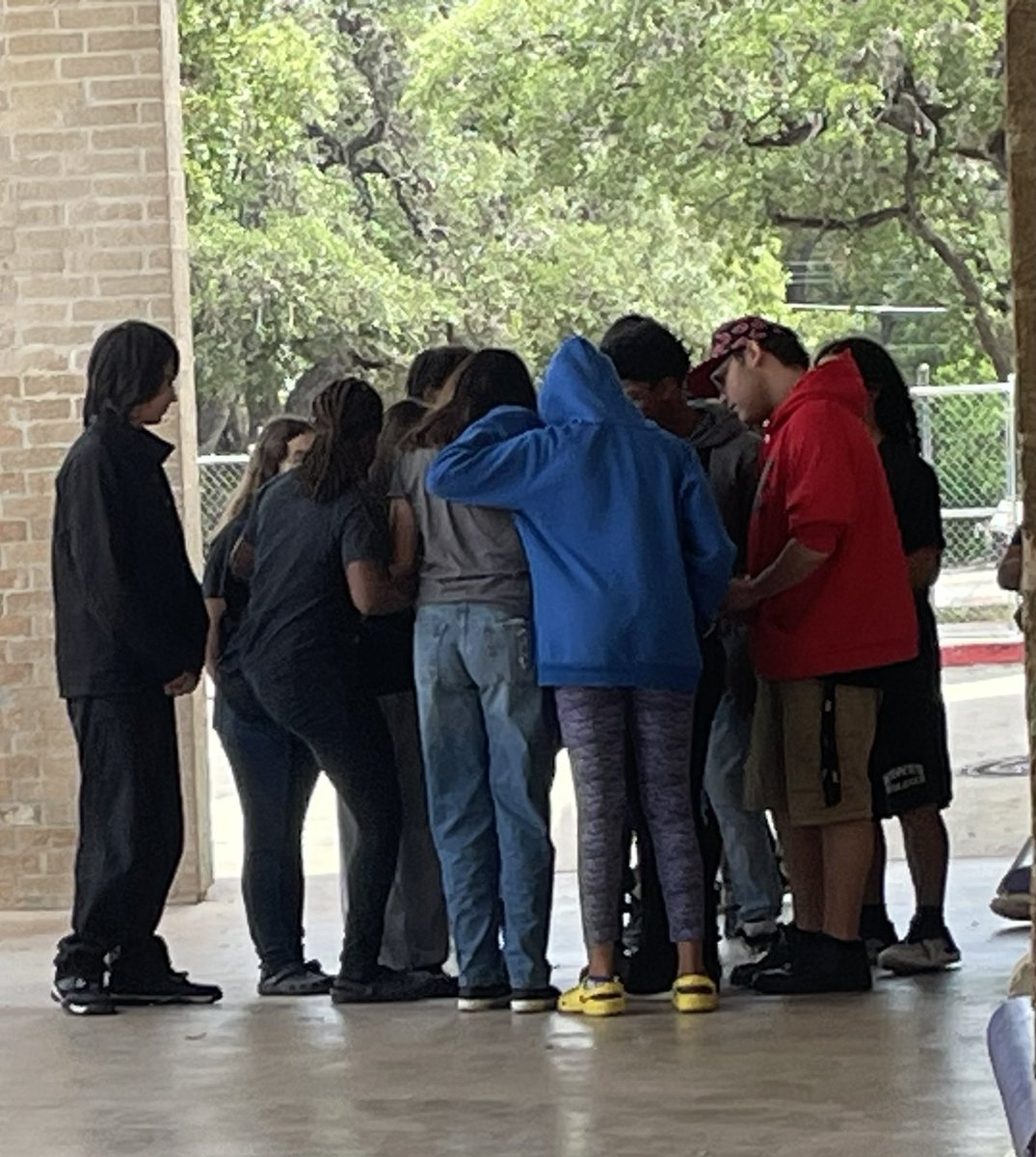MissBBlount's tweet photo. @NISDHobby 8th grade Ss reviewed for their #STAAR US History today with relay races! Great teamwork, Hawks!!! #RootEdHobby @nisdmsss @MissLoraNISD https://t.co/8dh0pJYlqi