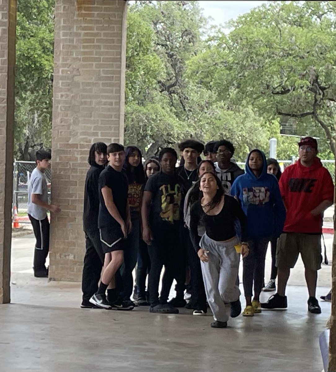 MissBBlount's tweet photo. @NISDHobby 8th grade Ss reviewed for their #STAAR US History today with relay races! Great teamwork, Hawks!!! #RootEdHobby @nisdmsss @MissLoraNISD https://t.co/8dh0pJYlqi