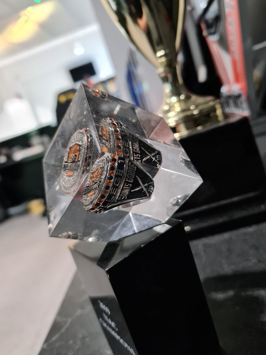 Emzuwu's tweet photo. GRAND FINALSSSSS TIMEEEEE Vs #OCEsports @nacestarleague
Timee to becomee national champions and win thisss INSANEEE RINGGG. All im saying if i win this, i will never take it off 🔥🔥🔥 #GRIFFDIFF #GETGOOSEDBYSAINTS https://t.co/V1kauG6hSo