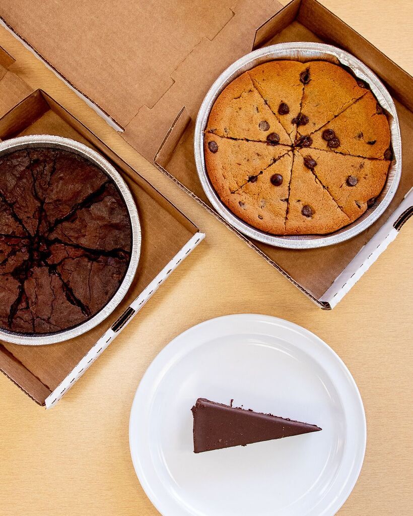 currypizzahouse's tweet photo. The chocolate trifecta. 🍫 Complete your pizza party with a warm gooey Brownie, Chocolate Chip Chookie, or Flourless (Gluten-free) Chocolate Cake (or all three!). It's the perfect sweet treat! #CurryPizzaHouse #SweetTreat #ForkYeah https://t.co/WWN0rDfw6h
