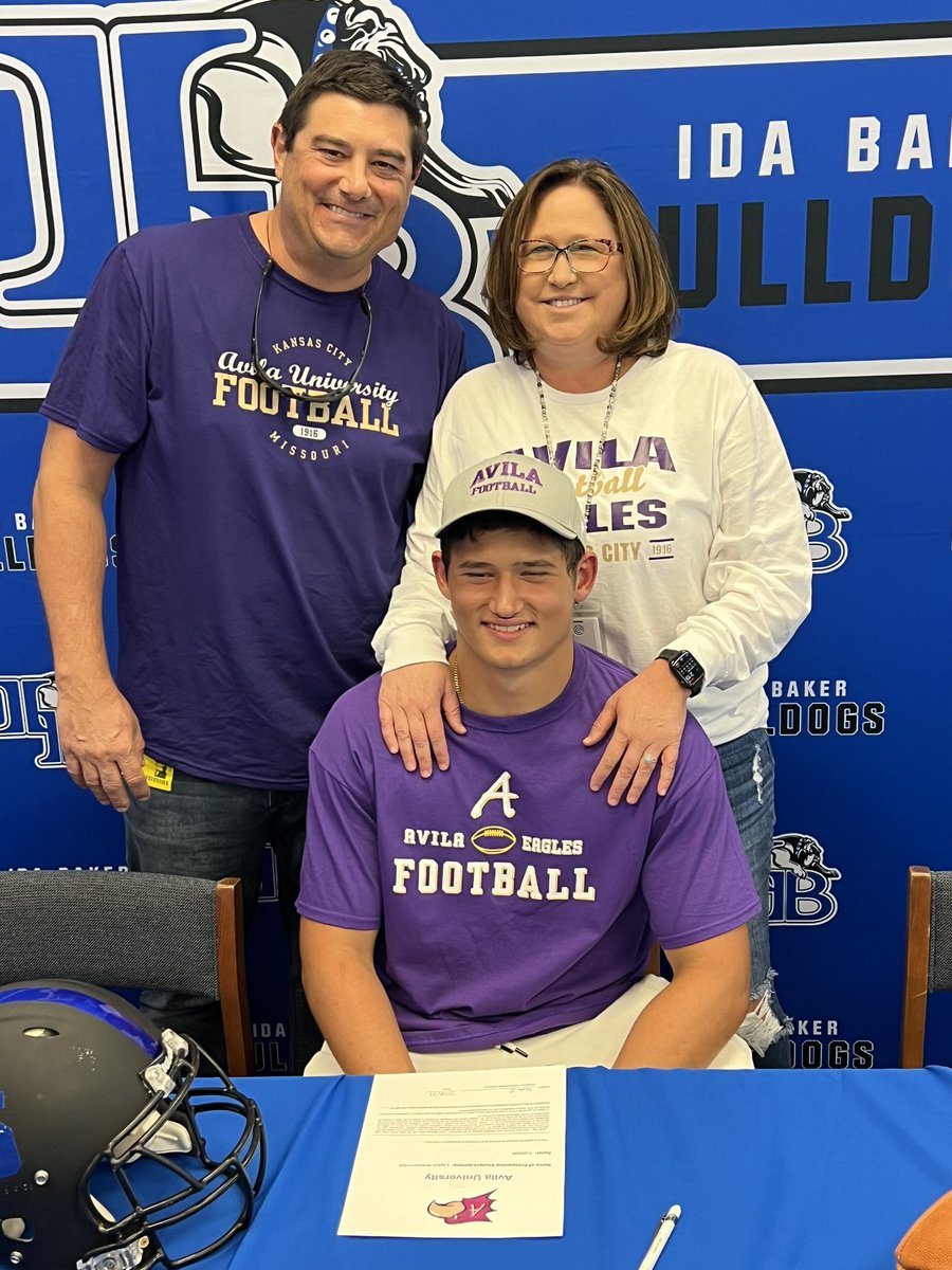 LaytonBreckenr1's tweet photo. My new home will be in Kansas City at Avila University!   I want to thank all the coaches that have reached out to me regarding my recruitment. It’s been a great ride, can’t wait for the next chapter!! @Hit_Phi_Hit @CoachDA82 https://t.co/cDPHGLVppO