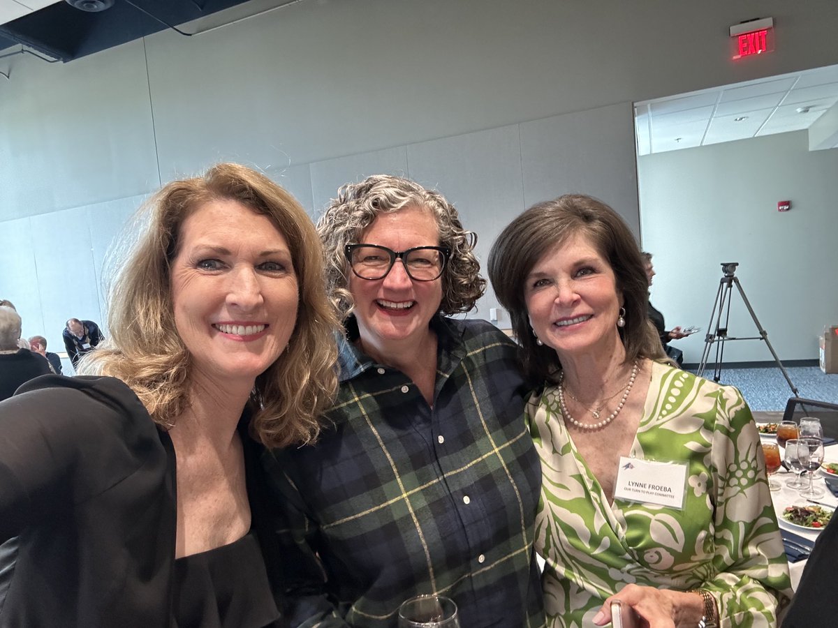 debbieantonelli's tweet photo. Had a great time in Asheville emceeing #ourturntoplay raising scholarship dollars for ⁦@UNCAvlBulldogs⁩ Womens Athletics!
Made some great friends thru the years in this community!! https://t.co/OgXZDs9UL9