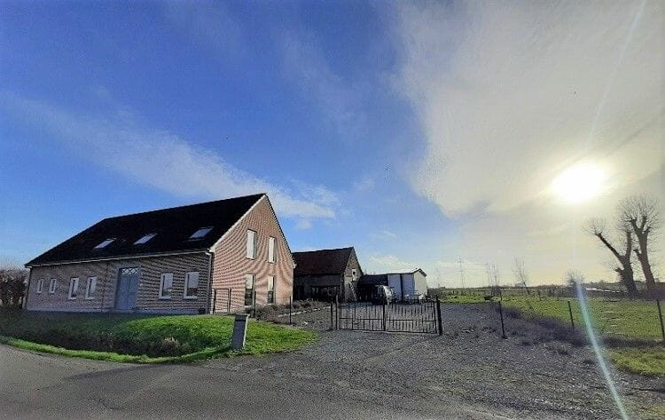 MyFutureHome_'s tweet photo. #TeKoop 🏡 Hoeve met bijgebouw, 2 garages en 6 paardenboxen op een perceel van 7133m² (Ref.15044)
📍 #Lendelede 💰 € 1050000
📸 Contacteer de verkoper en bekijk meer foto's op https://t.co/3NqWYwdoyo
#myfuturehome #vastgoed #tekoop #Lendelede #Huis #Huistekoop #vastgoedplatform https://t.co/P3gzMDkxvN