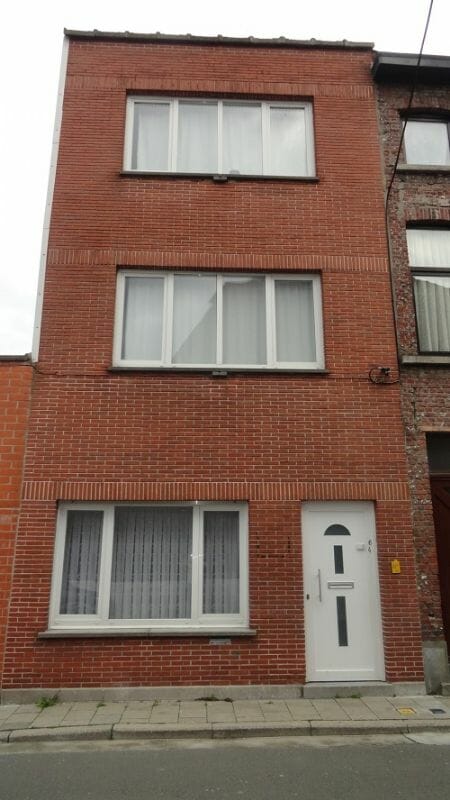 MyFutureHome_'s tweet photo. #TeKoop 🏡 Eigendom met gelijkvloers (2 slpks) en duplexappartement (3 slpks).  Opp 83m².  (Ref.15134)
📍 #Gent 💰 € 676000
📸 Contacteer de verkoper en bekijk meer foto's op https://t.co/fXfWV9LMzf
#myfuturehome #vastgoed #tekoop #Gent #Huis #Huistekoop #vastgoedplatform https://t.co/pP016vQRu7