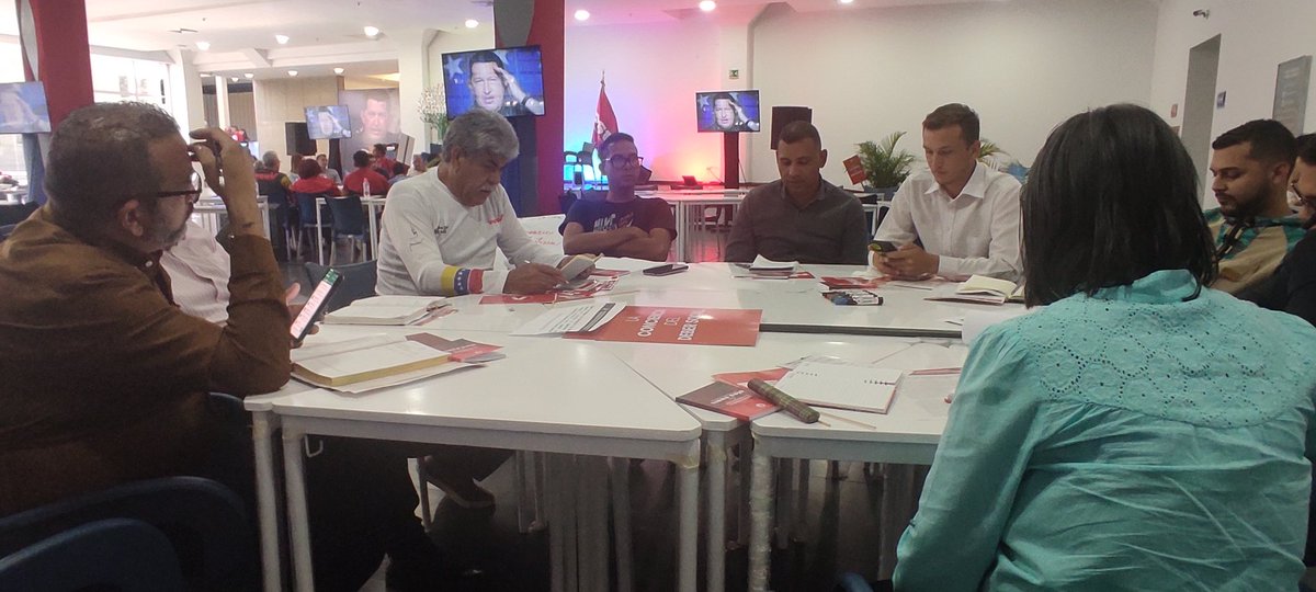PartidoPSUV's tweet photo. En imágenes | 📸

Seis mesas de trabajo se han establecido durante la Jornada Nacional de Formación del PSUV en la que se analizan los valores socialistas. 

@taniapsuv 
#ConSancionesNada https://t.co/shIxMUyjDp