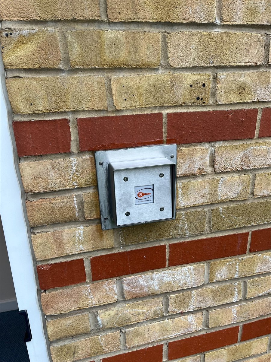 New @intratone #4G #video system installed today!

DD-02 flush mounted video panel ✅

Surface mounted reader ✅

Bespoke stainless steel frames ✅

0208 432 0843
info@londontesting.net
londontesting.net

#intratone #wireless #intercom #intercominstallation #intercomrepair