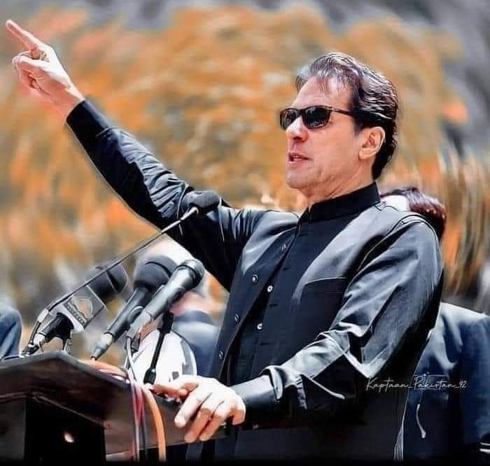 BaloochAjk's tweet photo. کروڑوں عوام کے دلوں پر راج کرنے والا عظیم لیڈر 
کھڑا ہے 
عزم کے ساتھ
حوصلے کے ساتھ 
پوری قوت کے ساتھ
آخری فتع عوام کی ہو گی انشاءاللہ ✌🏻 @ImranKhanPTI https://t.co/W5URKcM8DS