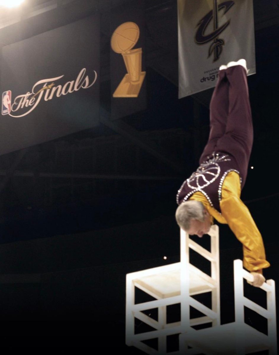 amazingsladek's tweet photo. #Excited to bring the #EnergyExcitementDanger & #MyLuckyCharm to #Cleveland at #Halftime as @Cavs play #NBA #NBAPlayoffs #basketball vs @NYKnicks @RMFieldhouse #LetEmKnow #GoCavs #amazingsladek #AmericasOldest #DareDevil #Acrobat #DeathDefying #TowerOfChairs #ItsALLForTheFANS!!! https://t.co/WGcEZpieXz