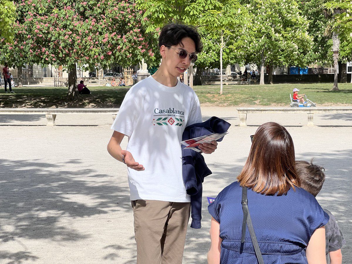 jeunesmacron30's tweet photo. Tracter pour convaincre informer et communiquer, tractage sous le beau soleil gardois.🇫🇷☀️ https://t.co/JLUiyUc8ik