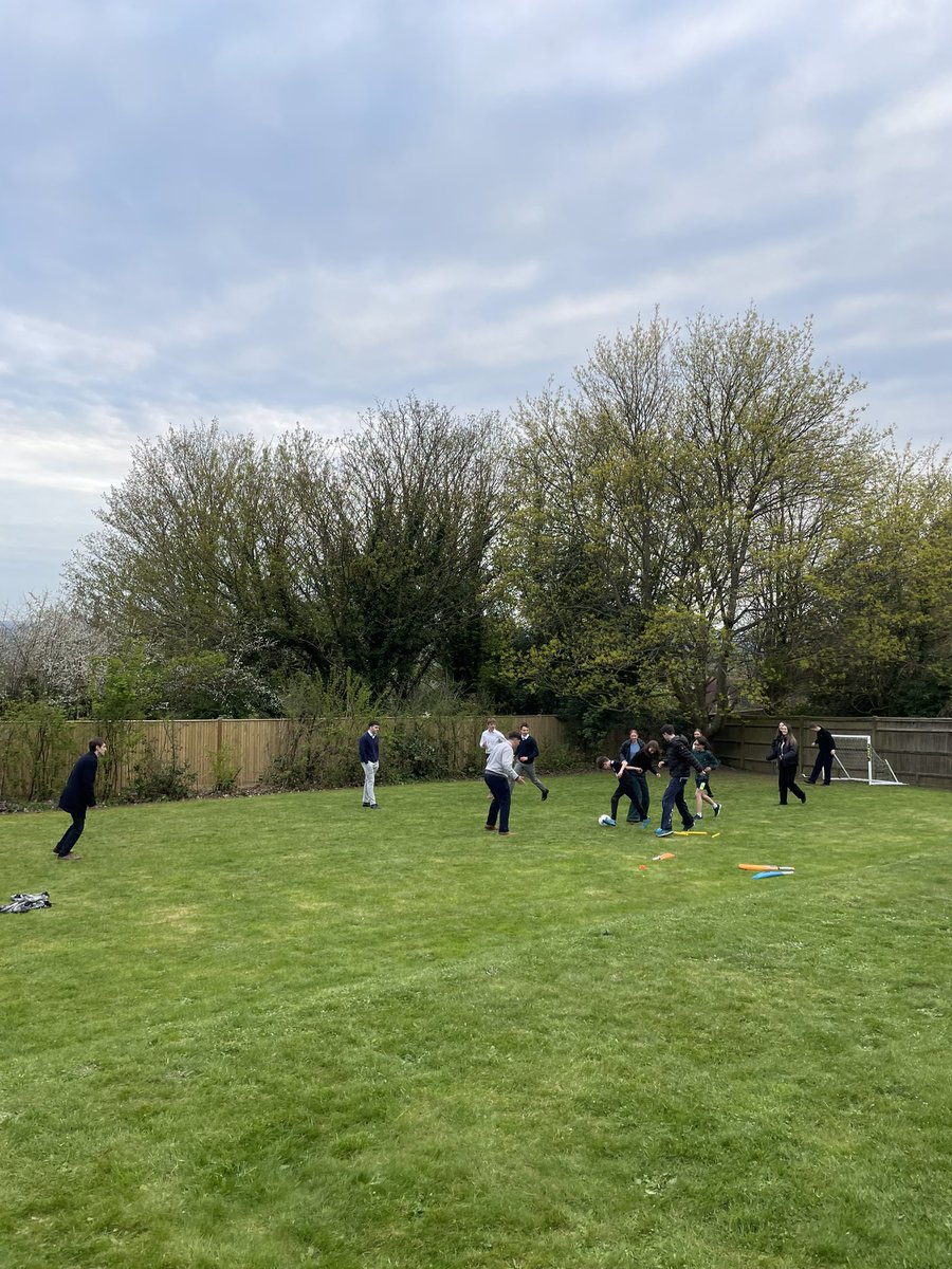 SVS_Headmaster's tweet photo. It was such a pleasure to have a ‘thank you dinner’ with the U6th Prefects in the HM House garden tonight. Wonderful catering from @blue_egg_catering and a great time had by all! https://t.co/678Fin0stG