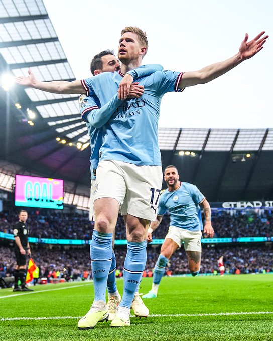 FootballTalkHQ's tweet photo. 🎯With 24 assists across all competitions, Kevin De Bruyne currently holds the top spot for most assists among the top 5 European leagues. 🇧🇪 https://t.co/c9NxlIZVjU