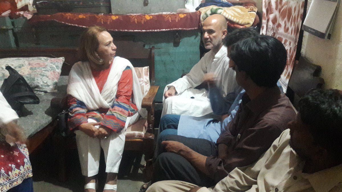 AWPIsbRwp's tweet photo. یوم مئی کی مناسبت سے ہونے والے مزدور جلسہ کے لئے عوامی ورکرز پارٹی، ڈبلیو ڈی ایف اور پی آر ایس ایف کے وفد نے پی ایف یو جے اور این پی سی کے ارکان سے ملاقات کی۔ جی سیون اور ایچ نائن کچی آبادیوں کے دورے کئے۔ ان کو یکم مئی جی نائن، کراچی کمپنی میں ہونے والے جلسے میں شرکت کی دعوت دی۔ https://t.co/oFz2H42iAL