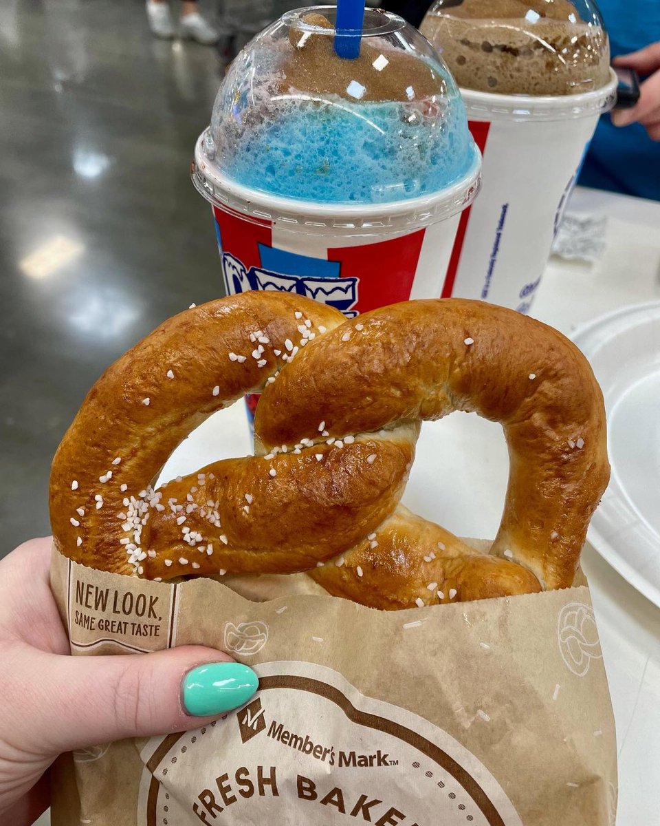 #NationalPretzelDay is always celebrated in the Club! 🥨 . 📸: hollyhappenings, feelingsaltydet, samsclubfoodreview . #SamsClub #SamsCafe #SamsClubFinds