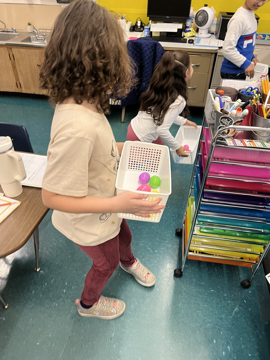 CShahinNB's tweet photo. Our groups went on a Digraph/CVC egg hunt! 🥚🔍 @RockinReaders17 @Saw_Mill_Strong @NBUFSDPride https://t.co/UMulp50z18