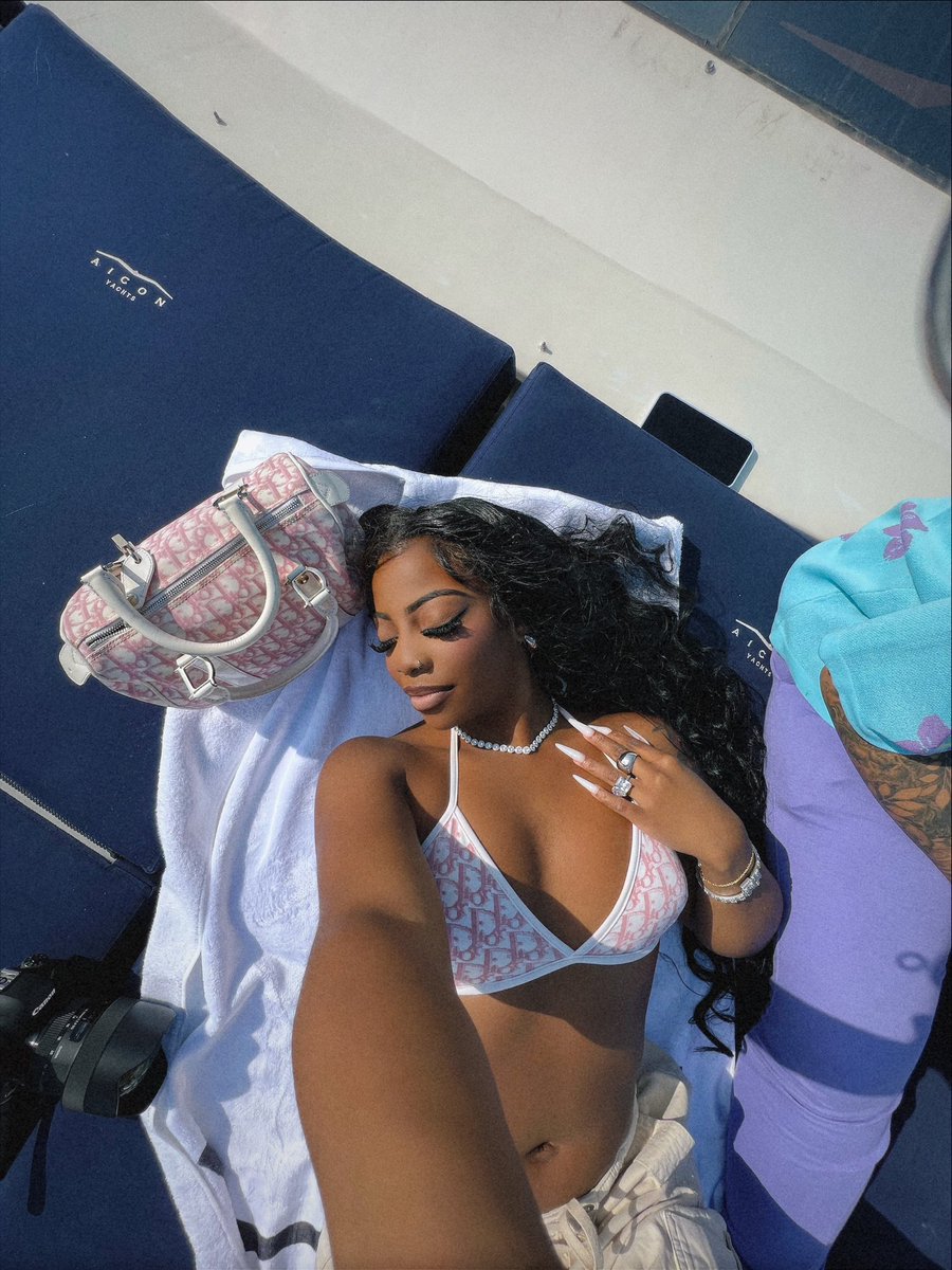 dearra's tweet photo. 🎈💎 https://t.co/v9cWjlpVkB