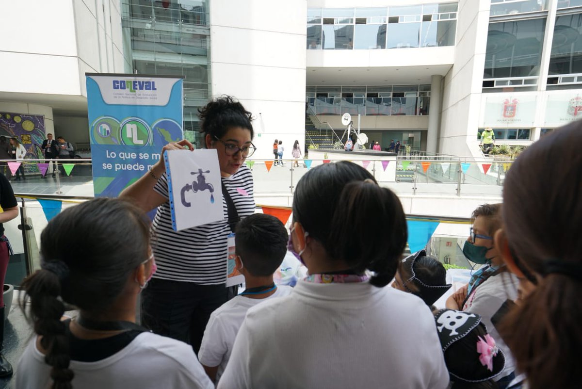 coneval's tweet photo. "Un, dos, tres por mí y nuestros derechos" 🧒👧

Participamos en la "Feria de la salud de las niñas y los niños" ⚕️, organizada por la @salud_comision del @senadomexicano. 

#LoQueSeMideSePuedeMejorar

#DíaDeLaNiñayElNiño https://t.co/rz6Hd7tm8c