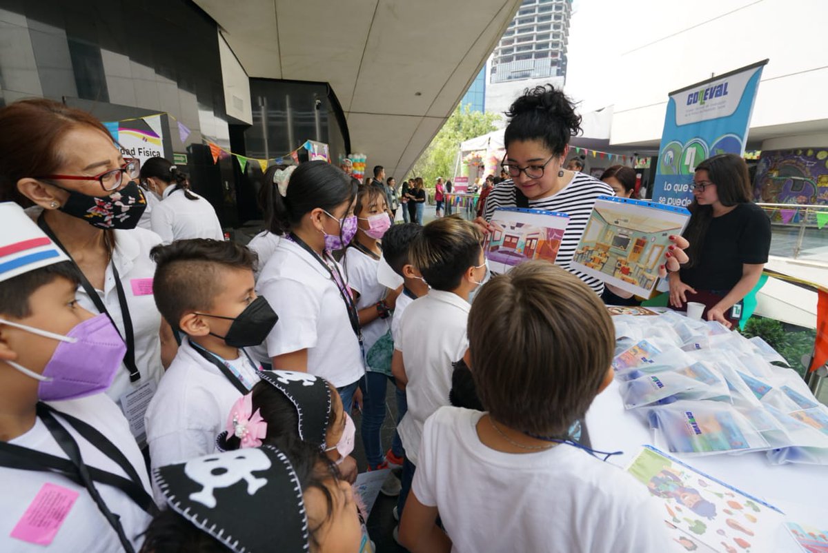coneval's tweet photo. "Un, dos, tres por mí y nuestros derechos" 🧒👧

Participamos en la "Feria de la salud de las niñas y los niños" ⚕️, organizada por la @salud_comision del @senadomexicano. 

#LoQueSeMideSePuedeMejorar

#DíaDeLaNiñayElNiño https://t.co/rz6Hd7tm8c
