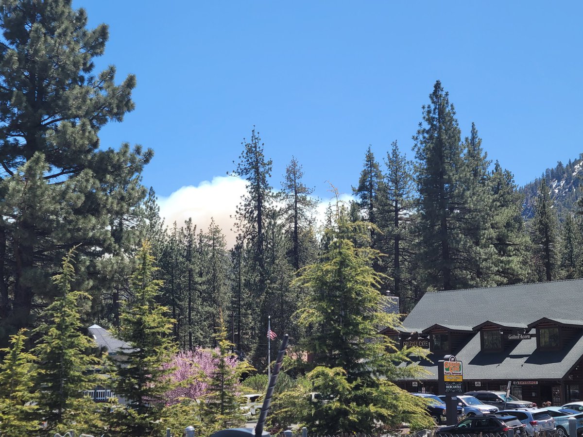 Jaybur352's tweet photo. View from Wrightwood Post Office. #NobFire / #KnobFire https://t.co/eu4xCoaA3w