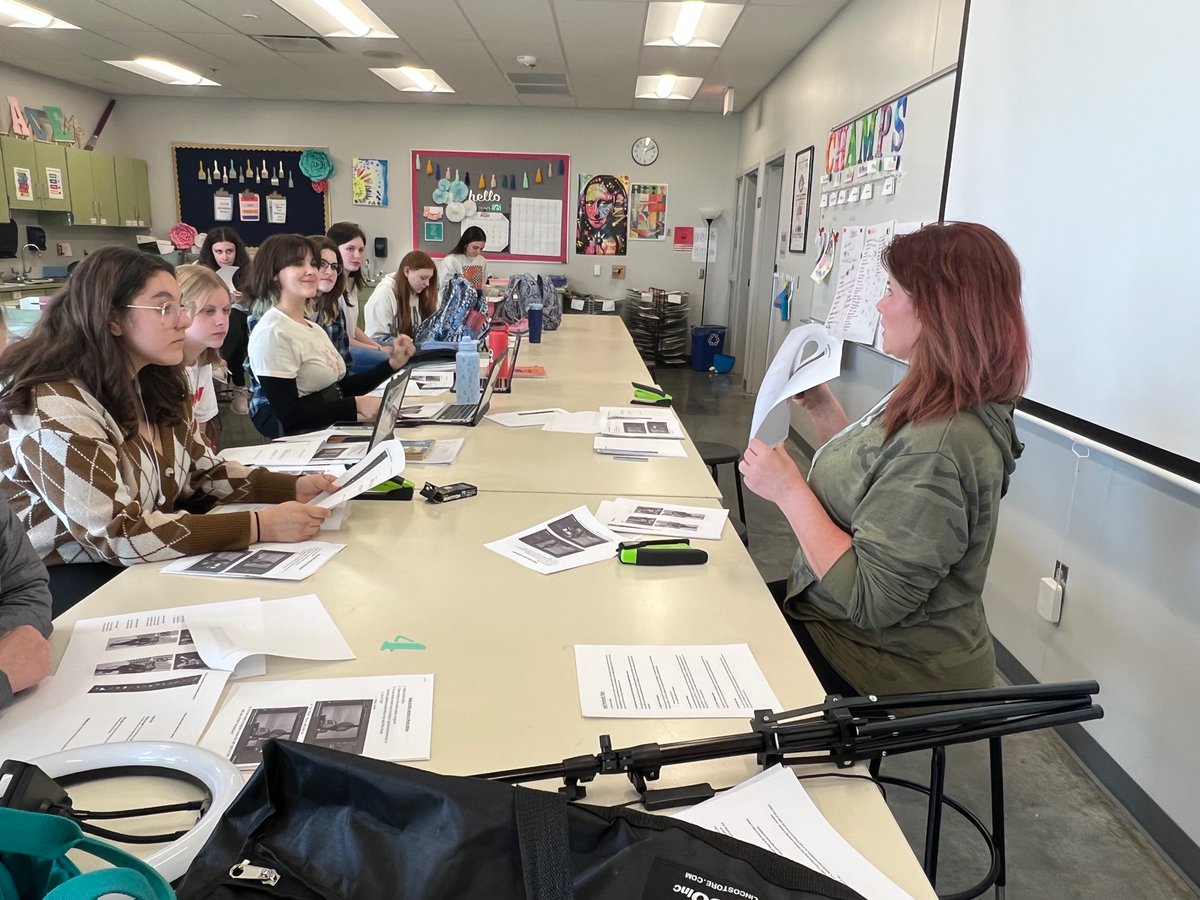 WSMSStallions's tweet photo. Publications class had a guest speaker this week! Lindsay Adams gave our students a lesson on how to take professional headshots. The students had fun with backdrops and taking photos of one another. #StallionsForward #Learn230 https://t.co/grcKR7lYbN