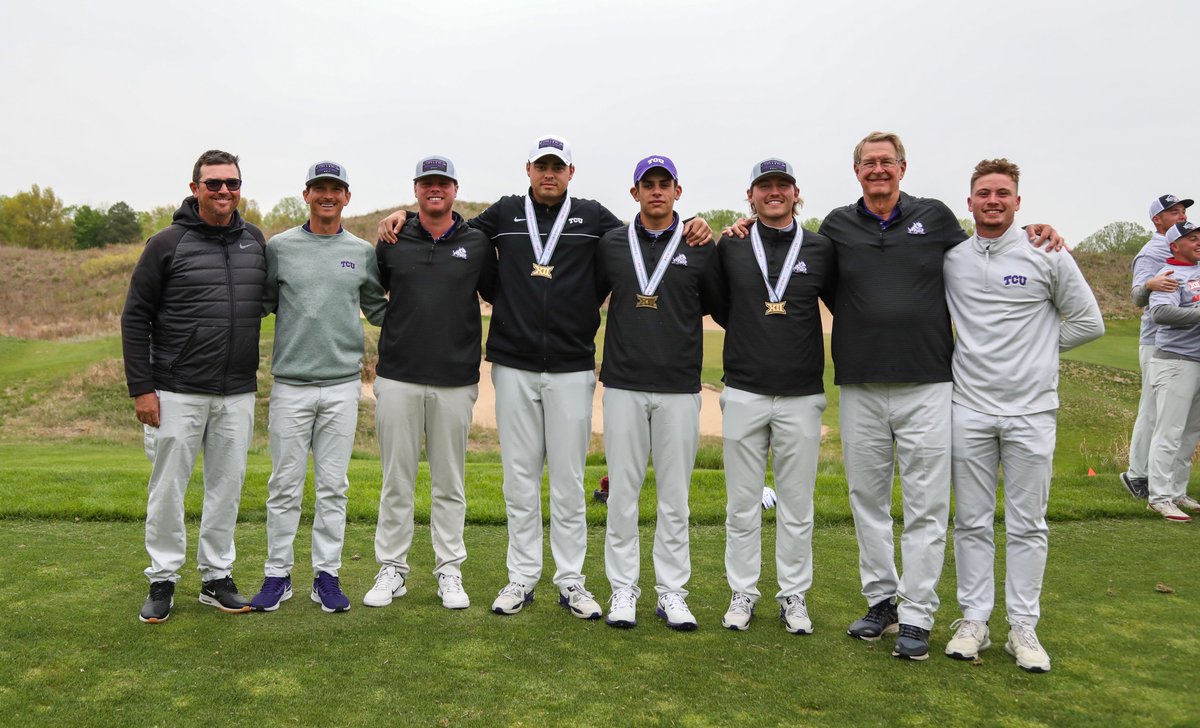 TCUMensGolf's tweet photo. 𝐁𝐢𝐠 𝟏𝟐 𝐂𝐡𝐚𝐦𝐩𝐢𝐨𝐧𝐬𝐡𝐢𝐩 𝐑𝐮𝐧𝐧𝐞𝐫-𝐔𝐩!

It's TCU's second runner-up finish in the past four Big 12 Championships and fourth-straight season placing in the top five.

#GoFrogs https://t.co/AhDKymvGiC