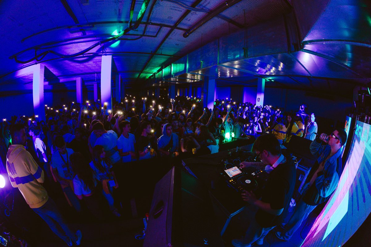 lapuntafun's tweet photo. Saudades de sair dos afters à hora de ir para as aulas 🥲🫶 Onde passaste os teus melhores fins e inícios de dia ? 😂
#lapunta2023  #puntaumbria #cidadefm #sosequiseres https://t.co/WEAKLG9sBG