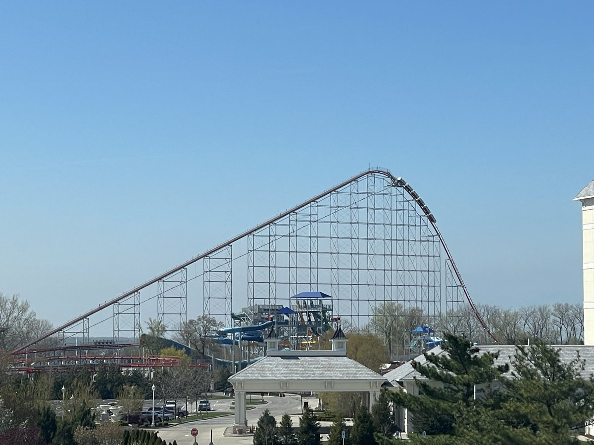 TonyClarkCP's tweet image. 👁️👄👁️
Glued to the window watching the world’s first hyper coaster making initial test runs.