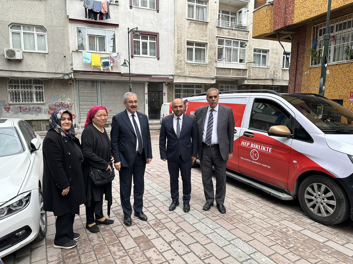 6-Zeytinburnu ilçe çalışmalarımızı #KomşumNasılsın ziyaret proğramlarımız kapsamında MHP Zeytinburnu ilçe Başkanımız Sn. @HabipKap , Milletvekili Adayımız Sn. Tuğrul Gök ve kadın kolları başkanımız ile birlikte Habibullah Bulut ailesinin misafir olarak devam ettirdik.