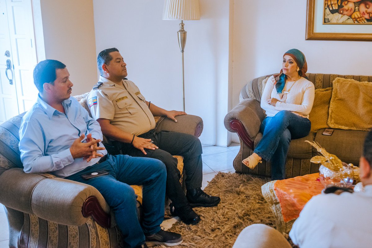 tere_feijoo's tweet photo. Durante esta reunión, discutimos la creación del Concejo de Seguridad Municipal, y también abordamos la importancia de la conformación de comités barriales, ya que la participación ciudadana es fundamental para enfrentar de manera efectiva los problemas de seguridad. https://t.co/17KE6u0Hyz