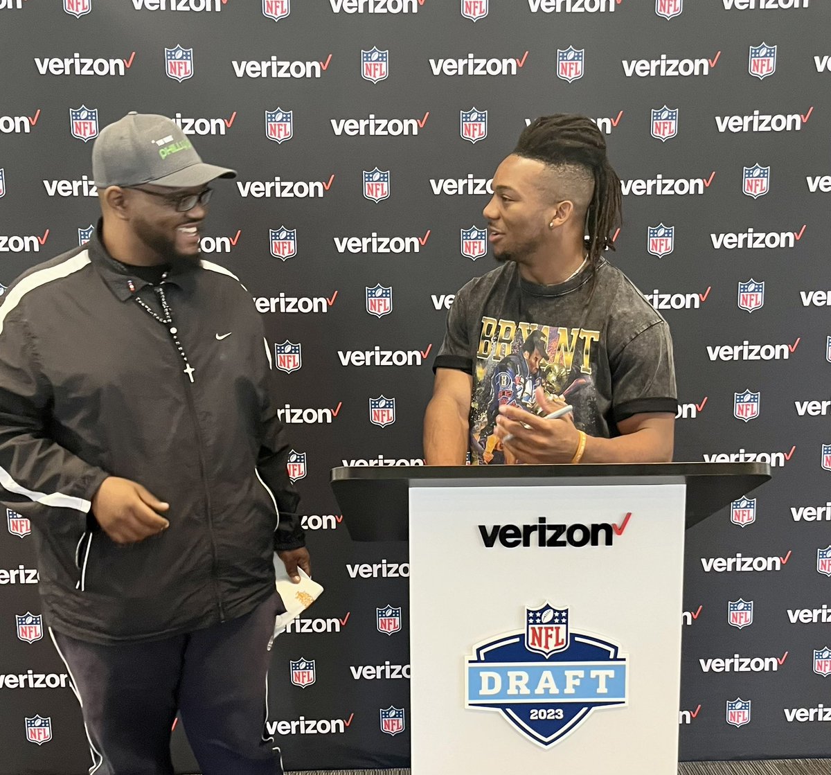 PhillyPhillyTP's tweet photo. Asked Bijan what his back up number would be if he came to Philly he said “man I’ll take whatever number they give me” notice the Kobe shirt 👀👀👀👀

#FlyEaglesFly https://t.co/LyMViUMPiP