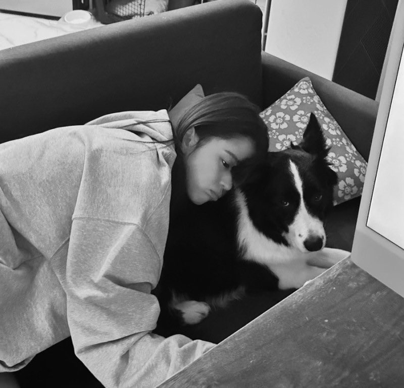 sohee_alarm's tweet photo. 230427  소희 블로그 업데이트

내용은 따로 올리지 않겠습니다
🔗 https://t.co/CBfXwonzFu

#한소희 #HANSOHEE https://t.co/R78BpMQN76