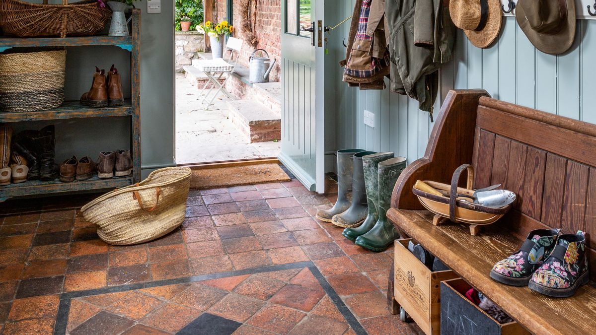 Orlanditoonline's tweet photo. Following this advice can improve your ability to repair floor tiles. #DIY #lifestyle  https://t.co/5y2gBBZKKb https://t.co/cpzrfX1grO