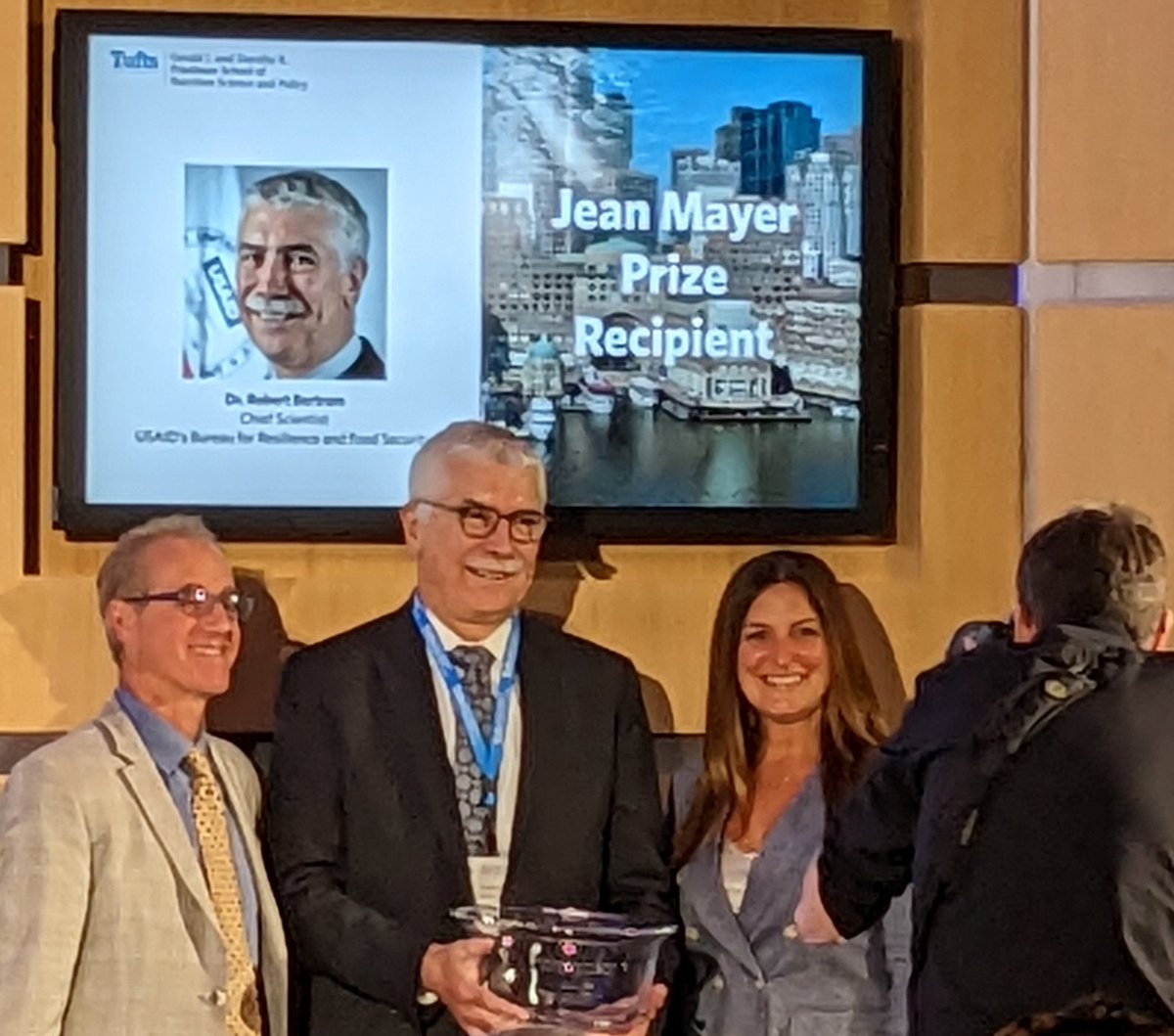 Congratulations to the wonderful Rob Bertram of @usaid @FeedtheFuture on today's #JeanMayerPrize from @TuftsNutrition. Rob is behind so many high-impact programs across Africa & Asia, great to see his work recognized