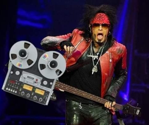 MrNikkiSuxx's tweet photo. 10:1 odds on that if @NikkiSixx was to get egged on stage his bass would keep on playing. #MotleyCrue #NikkiSixx #TeamMickMars #MilliVanilli #popstars #backingtracks https://t.co/3oAkWiNLUb