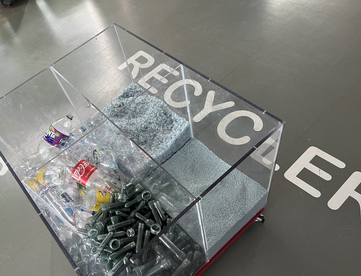 srprecyclage's tweet photo. Le @srprecyclage se réunissait  aujourdhui chez @PlastipakEurope à leur invitation pour une rencontre sur l’Observatoire de la qualité du SRP avec tous les responsables qualité des usines de ♻️ PET Un moment d'échange et de partage sur les méthodes de caractérisation 👏 à tous https://t.co/41caPyZKb7