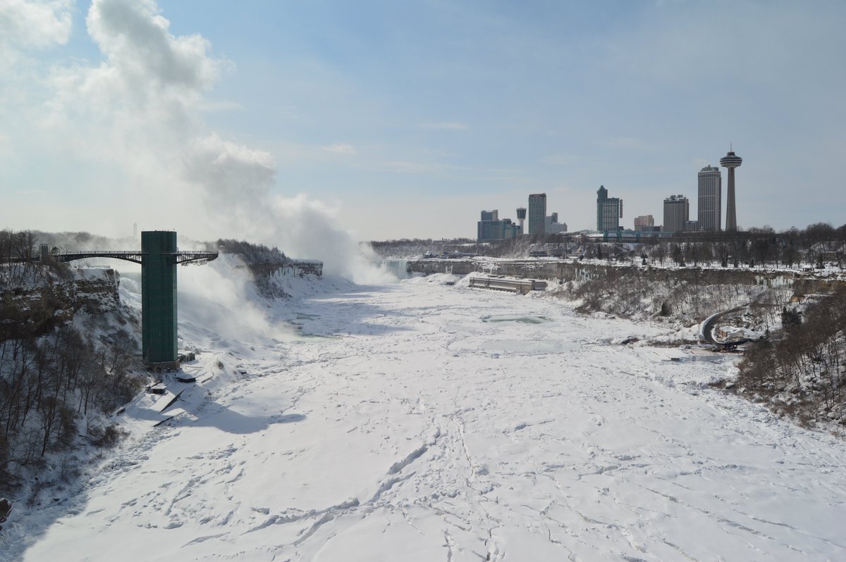 Heating Up: Chicago's Weather Gets Hotter
5 Tips for Staying Cool in Hot Weather
Here are some of the most popular methods:
#accident #Turkey #fypシ #TheFlash  #Weather  #USA  #UkraineRussianWar  #uk #Chernobyl #China #winmetawin #Eurovision2023  
hubweather.com/2023/03/heatin…