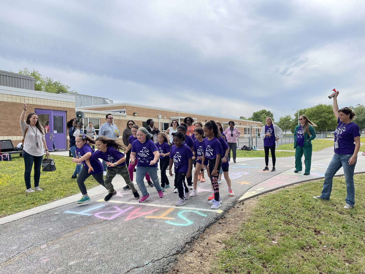 LangstonLMS's tweet photo. .@LuxfordES @gotrhr @MegMoore821 @vbschools 🎉🎉🎉 https://t.co/sRcgvOV7lC