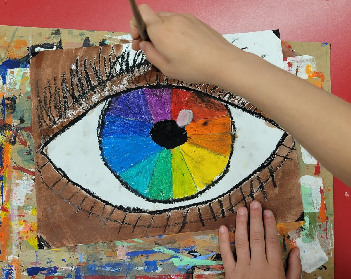 steam_TVLS's tweet photo. 3rd graders are creating a color wheel eye after learning about primary, secondary, and tertiary colors.
#wearetuskyvalley
@TVTrojans https://t.co/gPUENlq32R