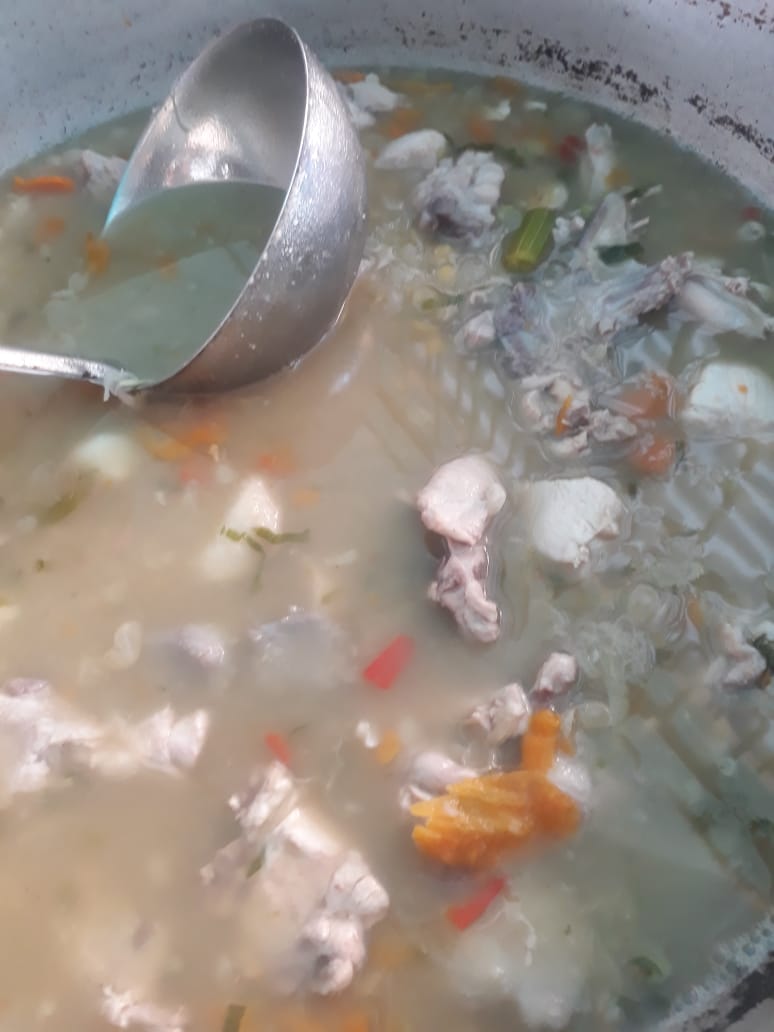 CnaeRafael's tweet photo. #26Abr| Las guerreras de la patria de la parroquia Rafael Urdaneta siempre activas garantizando la alimentación de nuestros niñas y niños 

@_LaAvanzadora @pedrodiazg59 @norelys_bolivar @cnaeoficial 

#ConSancionesNada https://t.co/Z7npwNvcqi