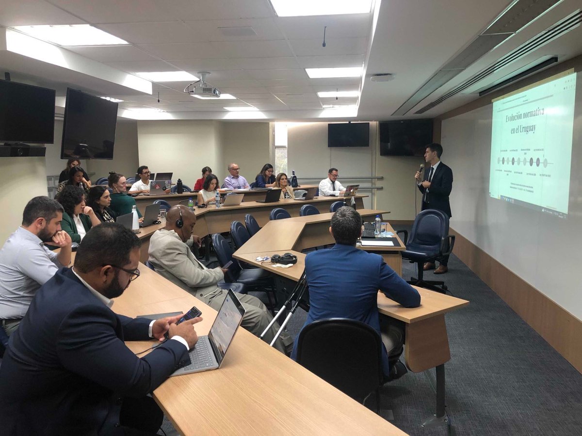 1lucabelli's tweet image. Lots of stimulating debates during the afternoon sessions of the Data Governance School LatAm, exploring the #dataprotection frameworks of Mexico, Argentina, Uruguay and Paraguay.
Excellent presentations by @JonnhyMendoza @GiorgelliJulia @gonzalososab and Fatima Arzamendia