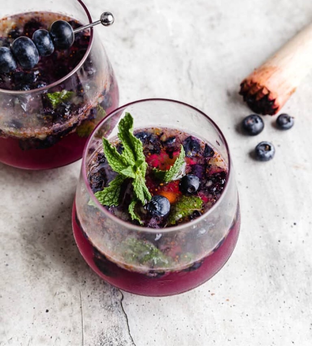 blueberries's tweet photo. This Blueberry Mint Mocktail from @saltandbaker will add a boost of blue to your spring beverage lineup! 🍹 This mocktail combines blueberries, mint, lemon juice and lemon-lime soda to make a treat that both kids and adults will love sippin’ on! 🤩 
https://t.co/tI51FZLtMI https://t.co/c6822hZwYd
