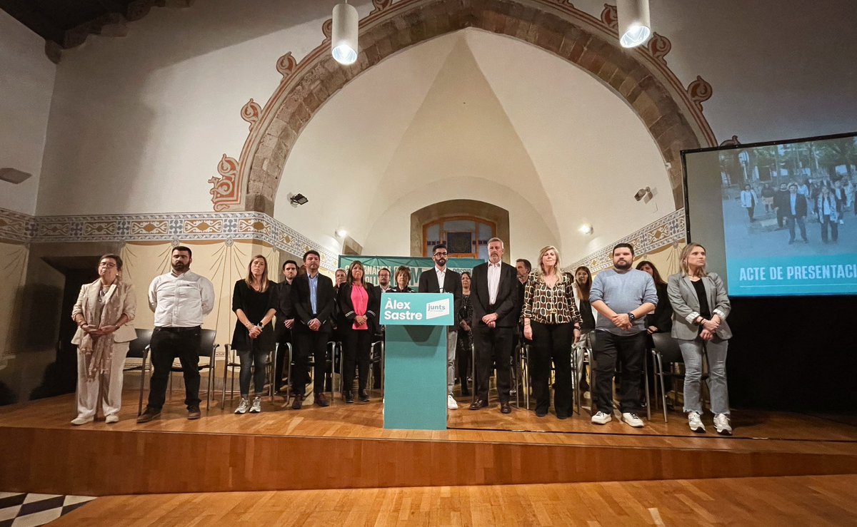 Junts per Granollers (@jxgranollers) on Twitter photo Hem presentat la llista de <a href="/JxGranollers/">Junts per Granollers</a> en una sala Tarafa plena de gom a gom
Som una candidatura renovada amb referents de tots els espais i àmbits. Anem a totes i volem una Granollers diversa, plural i catalana. Som-hi!😊
#FemHoPossible
#FemHoJunts 
#GovernaremGranollers Hem presentat la llista de <a href="/JxGranollers/">Junts per Granollers</a> en una sala Tarafa plena de gom a gom
Som una candidatura renovada amb referents de tots els espais i àmbits. Anem a totes i volem una Granollers diversa, plural i catalana. Som-hi!😊
#FemHoPossible
#FemHoJunts 
#GovernaremGranollers