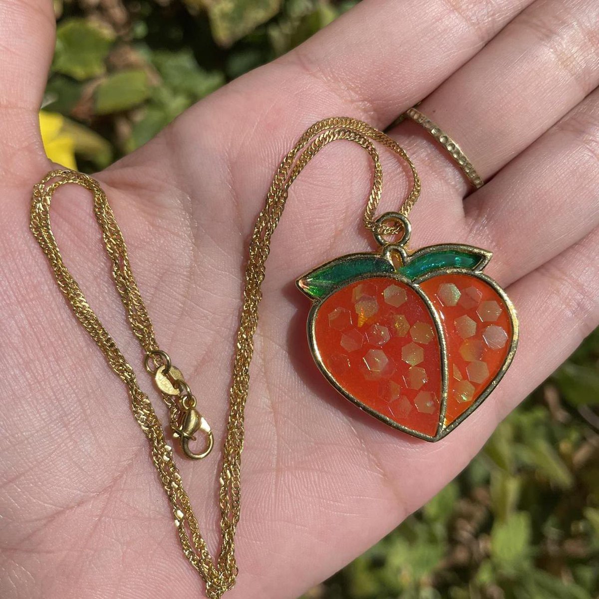 ✨✨✨ GIVEAWAY ✨✨✨ 
because I love u guys so much 🤝🏼

HOW TO ENTER❗️
- follow me 👥
- RT &amp; like this post 🗣️
- tag a friend, any friend 🫂

EXXXTRA ENTRIES:
- tag more friends (each tag = 1 entry) 
- proof of purchase for 5 extra entries! 

winner picked 5/25 @ 12 pm pst 🫶🏼